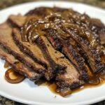 Zartes Rinderbruststück in aromatischer Balsamico-Zwiebel-Sauce