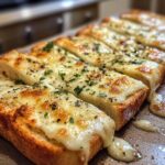 Best Cheesy Garlic Bread – Crispy, Buttery & Loaded with Cheese