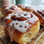 cinnamon rolls hello kitty